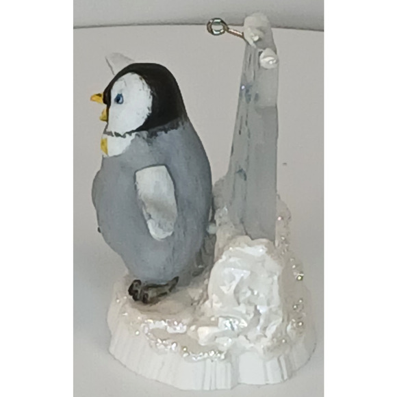 Mumble Moves! 2006 Hallmark Happy Feet Ornament QXI3086 - Picture 8 of 11